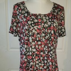 Floral Short Sleeve Blouse/Top (Size L)
