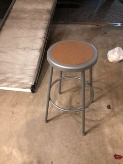 3 bar stools