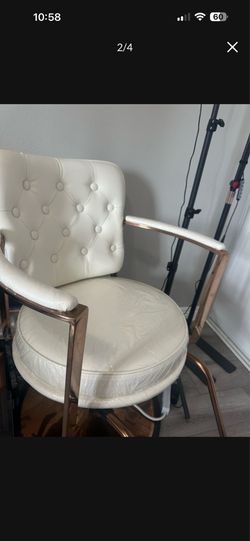 Styling chair cosmetologist studio hair OBO!! Used once