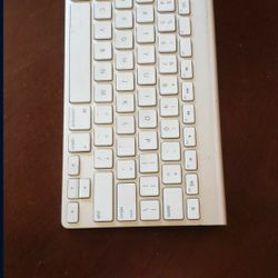 Apple Bluetooth Keyboard + Wireless Mouse