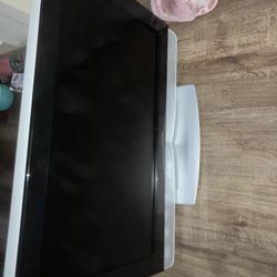 Tv + Roku & Remote 