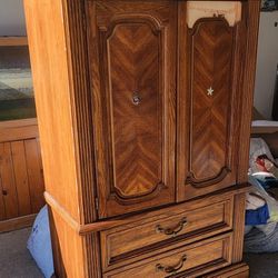 Solid Wood  Dresser