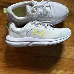 Under Armor Sneakers Size 8