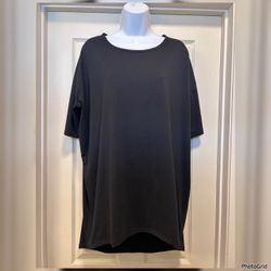 🖤 Lularoe • Black “Irma” Tunic (M/12-14)