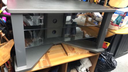 22x42 TV stand very good condition very strong