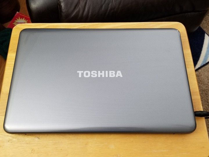 Toshiba Satellite 17" Laptop Model L875D-S7332 Excellent Condition!