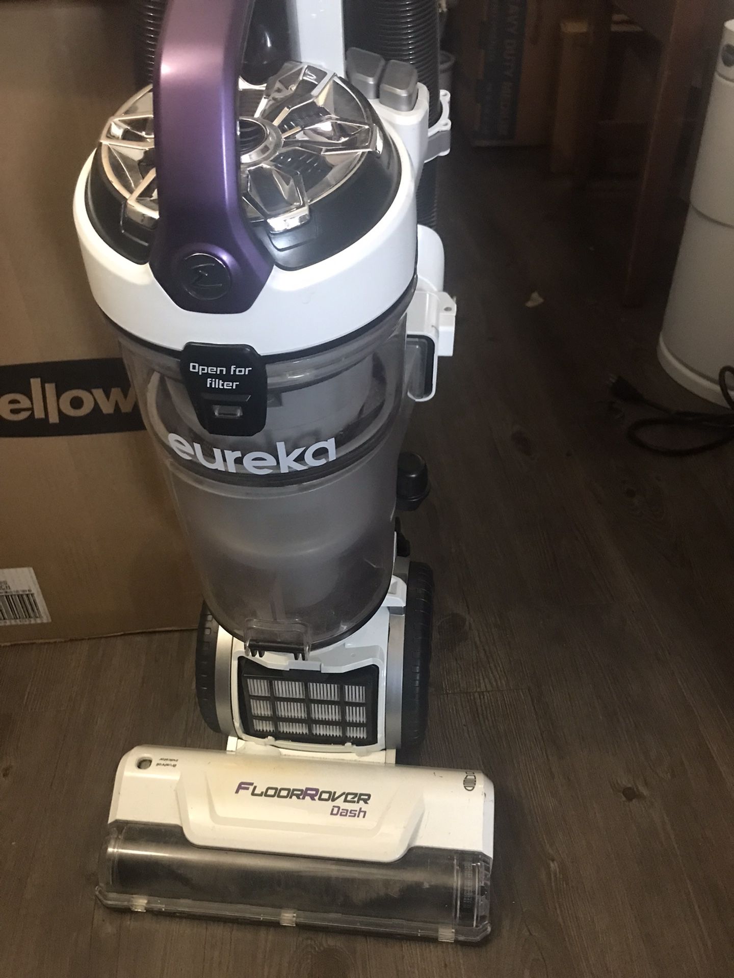 Vacuum Cleaner EUREKA 