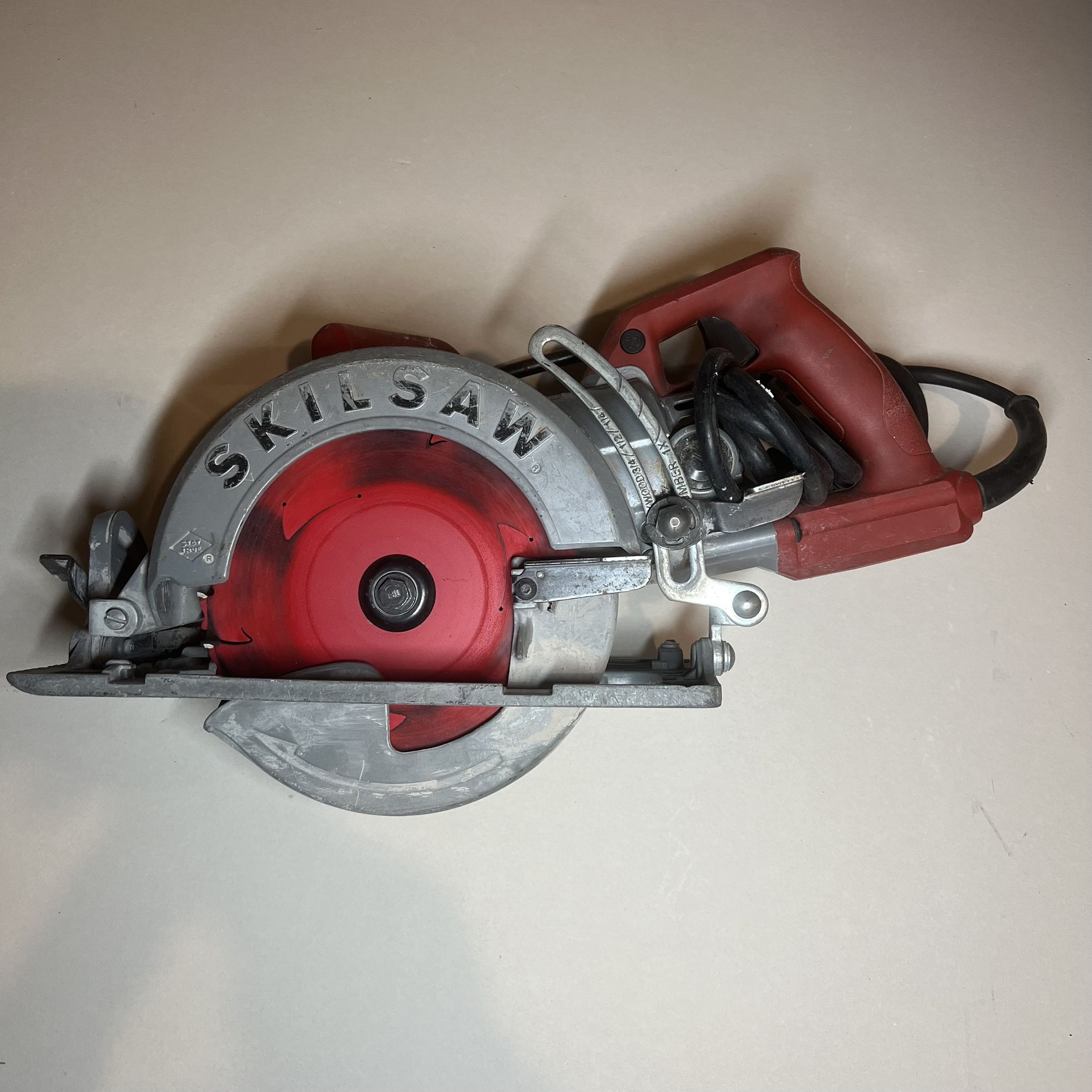 Skilsaw CORDED Magnesium Handheld Circular Saw 7-1/4IN SPT77WML Wormdrive
