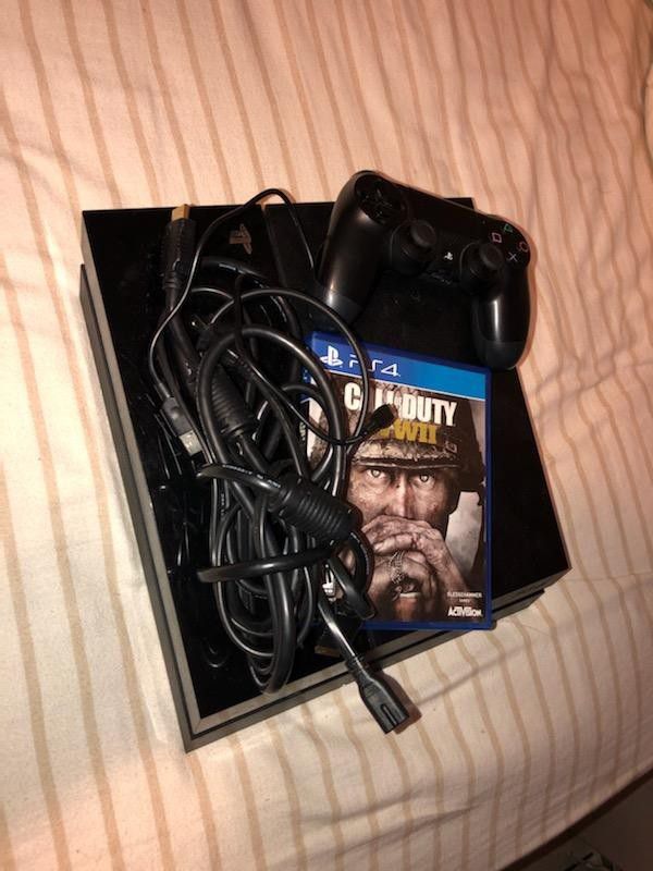 Playstation 4 ps4 with 3 games