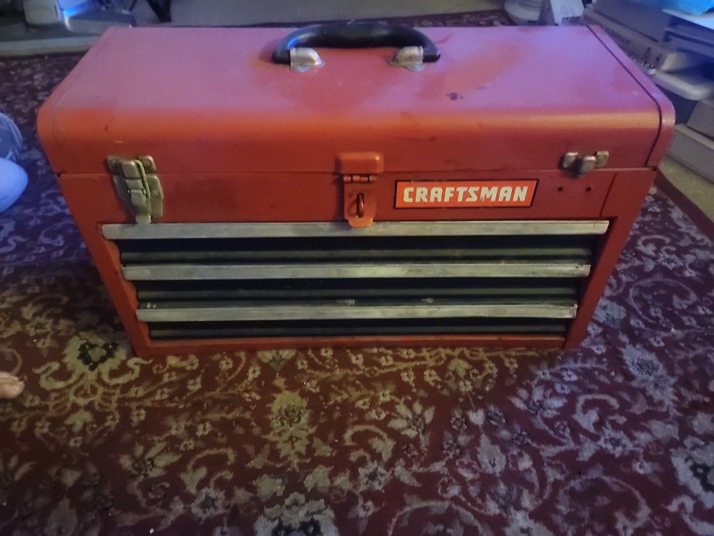 BROKEN CRAFTSMAN TOOL BOX WITH TOOLS for Sale in Grand Terrace, CA
