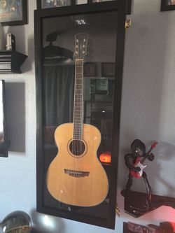 Pennzoni Guitar display case
