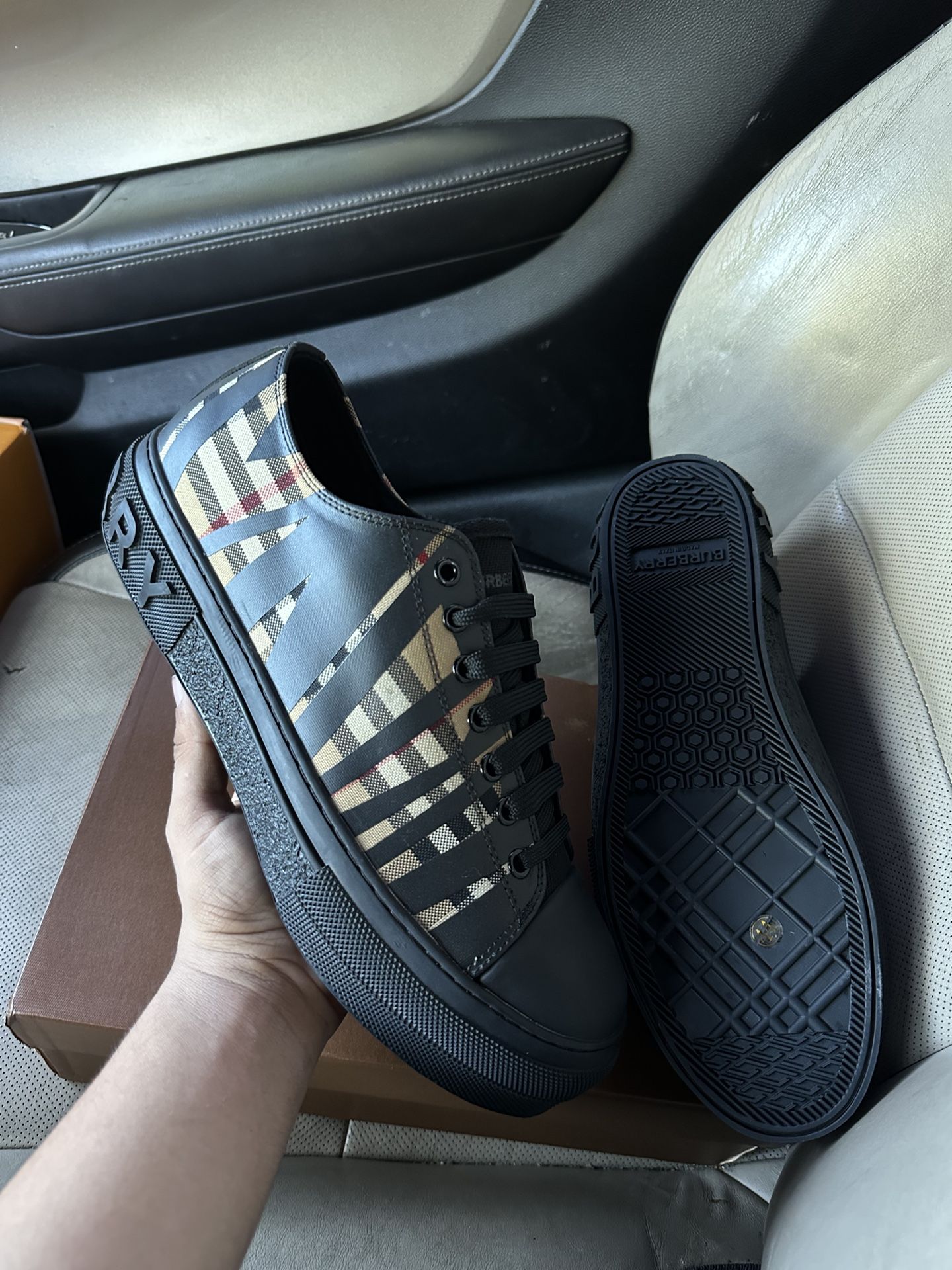 Burberry Black Shoe For  Men 