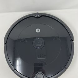 iRobot Roomba 694 Robot Vacuum-Wi-Fi Connectivity, Personalized Cleaning Recommendations, Works with Alexa, Good for Pet Hair, Carpets, Hard Floors, S