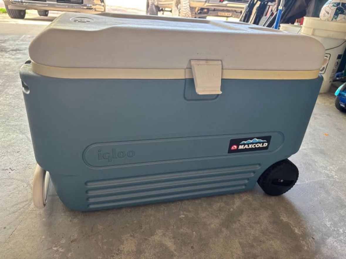Igloo Cooler On Wheels