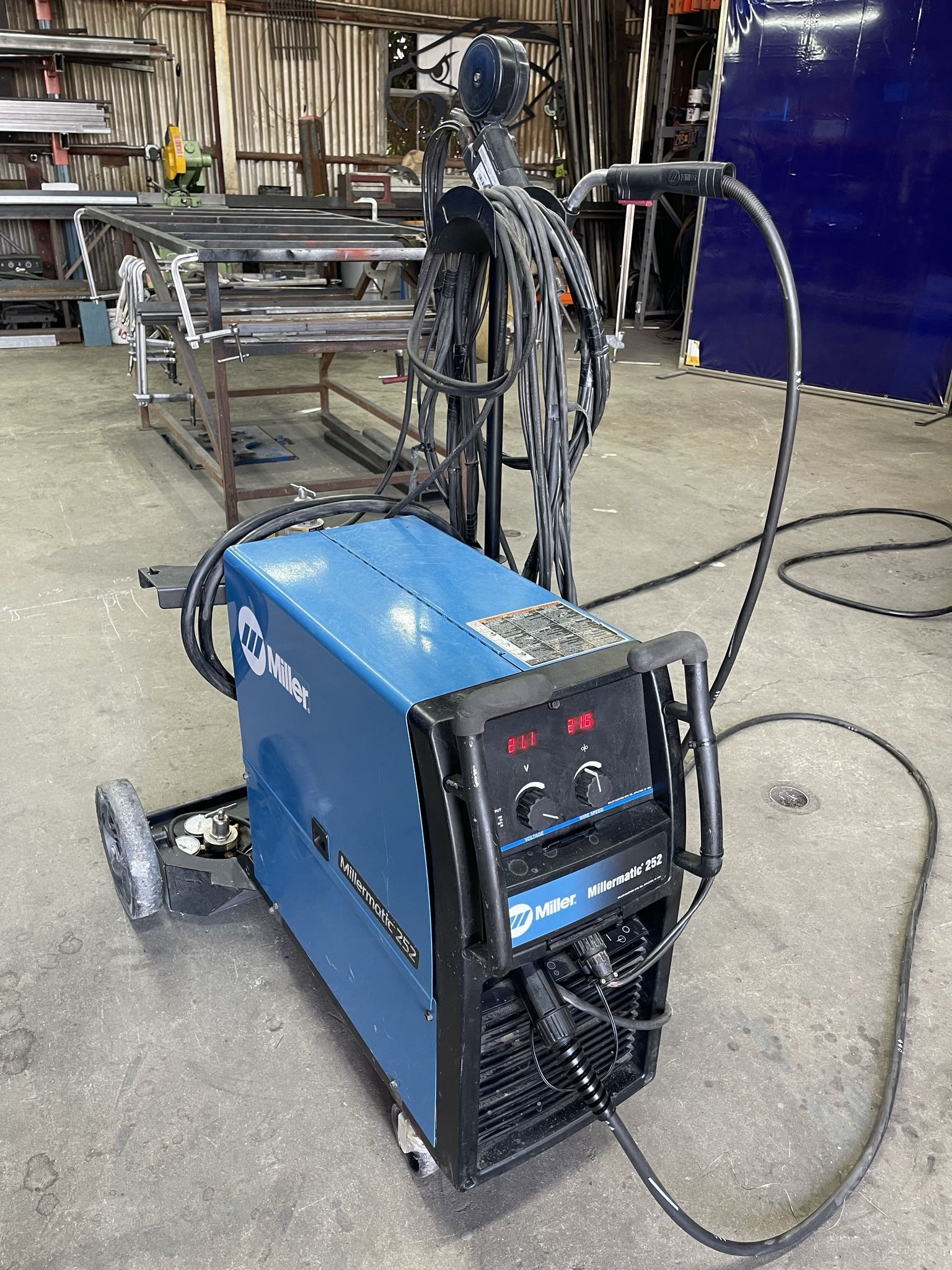Miller 252 Mig Welder w/ Spoolmatic 30a Aluminum Gun For Welding And Dual Cart