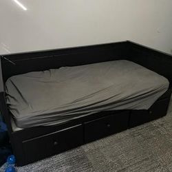Day Bed With Storage Drawers