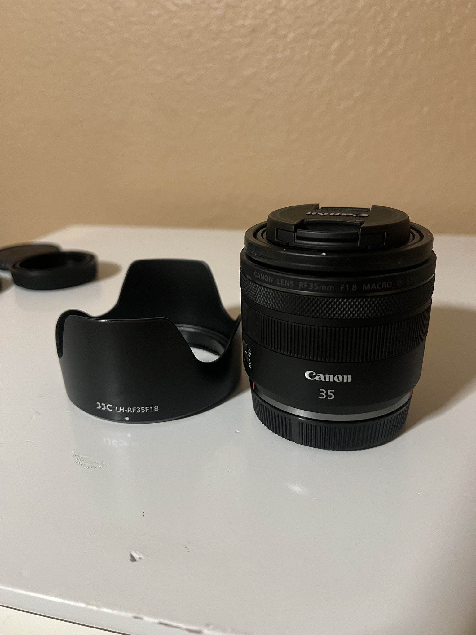 Canon RF 35mm f/1.8 is macro stm