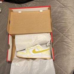 Nike Dunk Low Yellow Strike Size 7.5 (W)