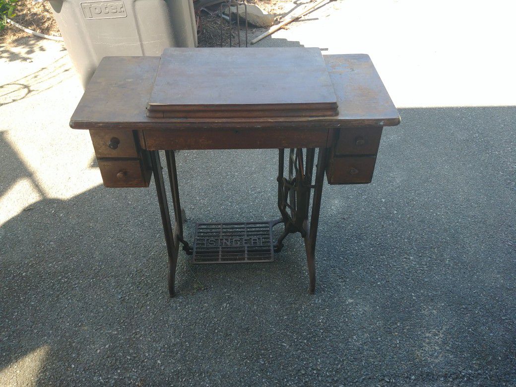 1949 Vintage Singer Sewing With Full Cabinet