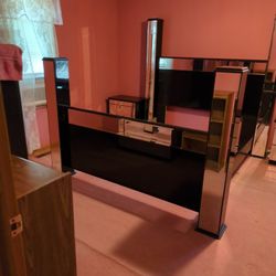 Black And Mirrored  Bedroom Set 