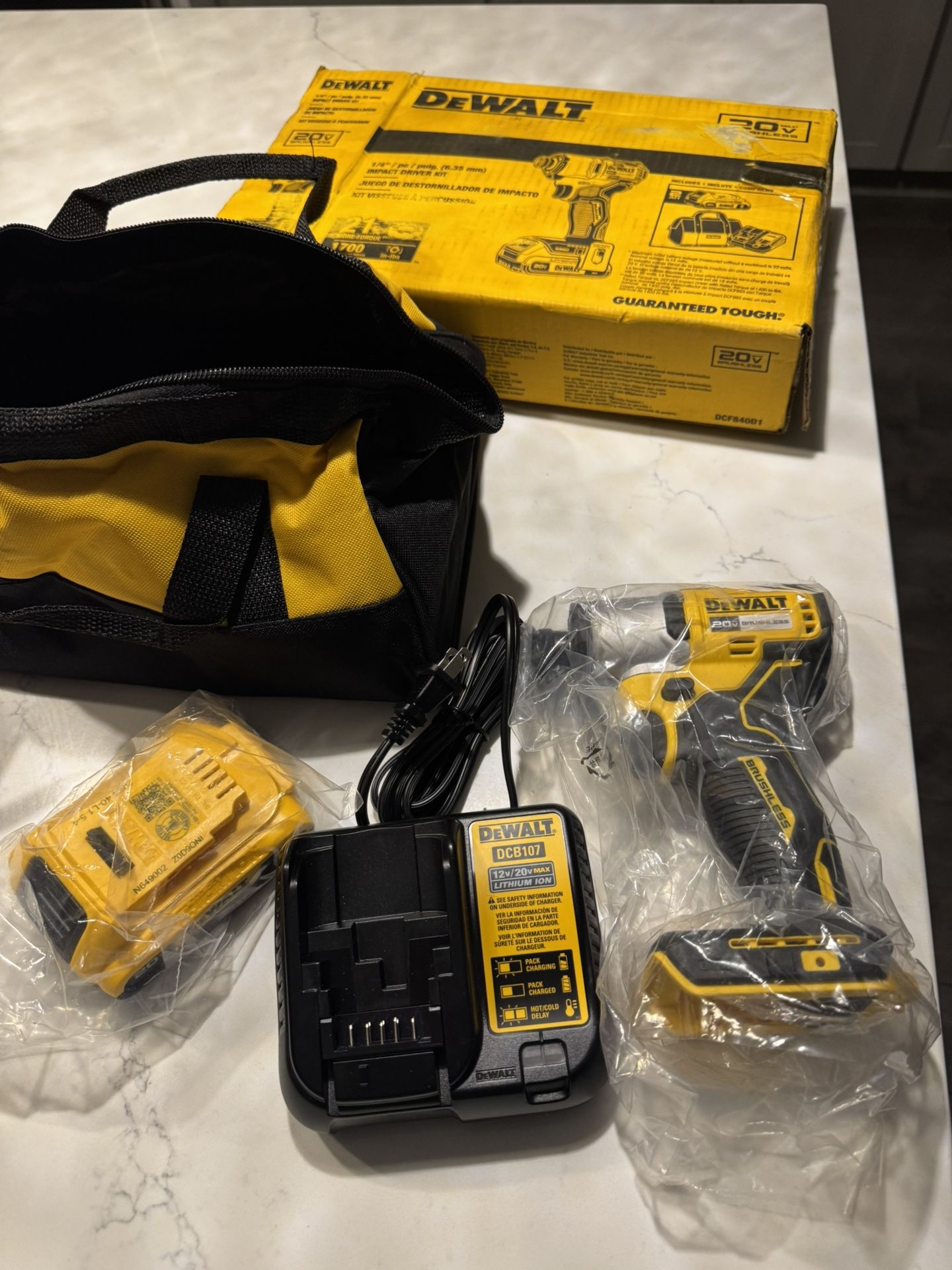 DEWALT 20-volt max 1/4-in Brushless Cordless Impact Driver with battery, charger and bag BRAND NEW