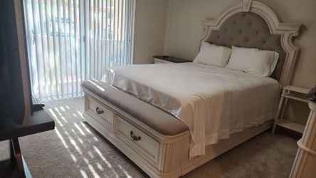 Full Size Bed/Mattress/One side Table
