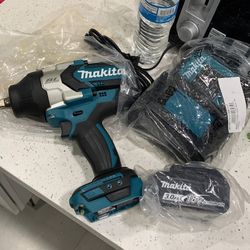 Makita xWT08 Impact Wrench 