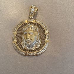 10 Kt Sold Yellow gold And White gold Jesus Charm