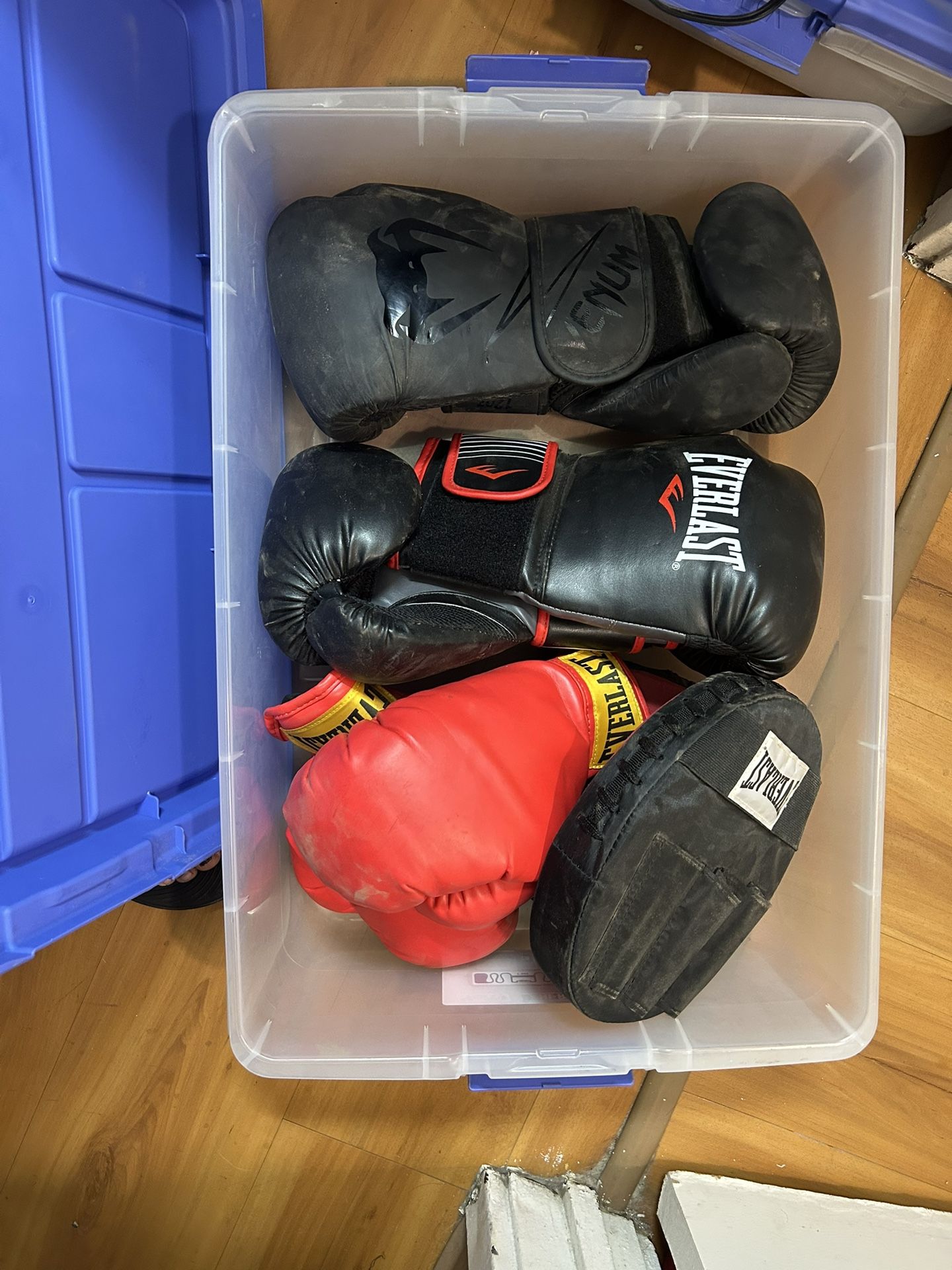 MAKE OFFER NEED GONE ASAPBoxing Gloves And Sparring Mitts