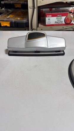 Desktop hole 3 hole puncher