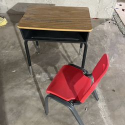 Small Desk With Chair 