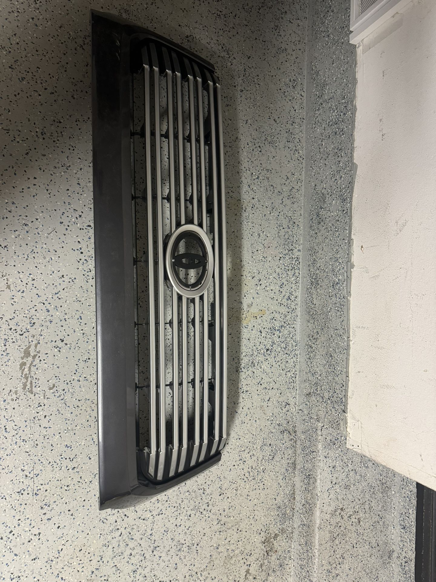Toyota Tundra Grill