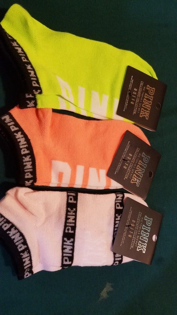 VICTORIA SECRET PINK SOCKS
Brand New 3 pairs
One Size ( 5-9 )
FAST SHIPPING!