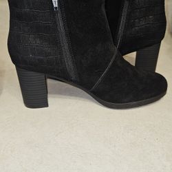 Clarks Bayla Rose Black Suede Boot Size 8.5