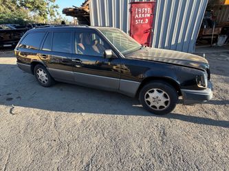 Parting out 87 Mercedes Benz 300td