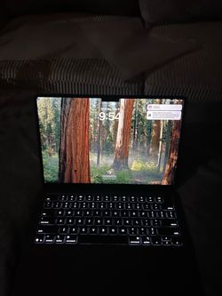 MacBook 2025 midnight