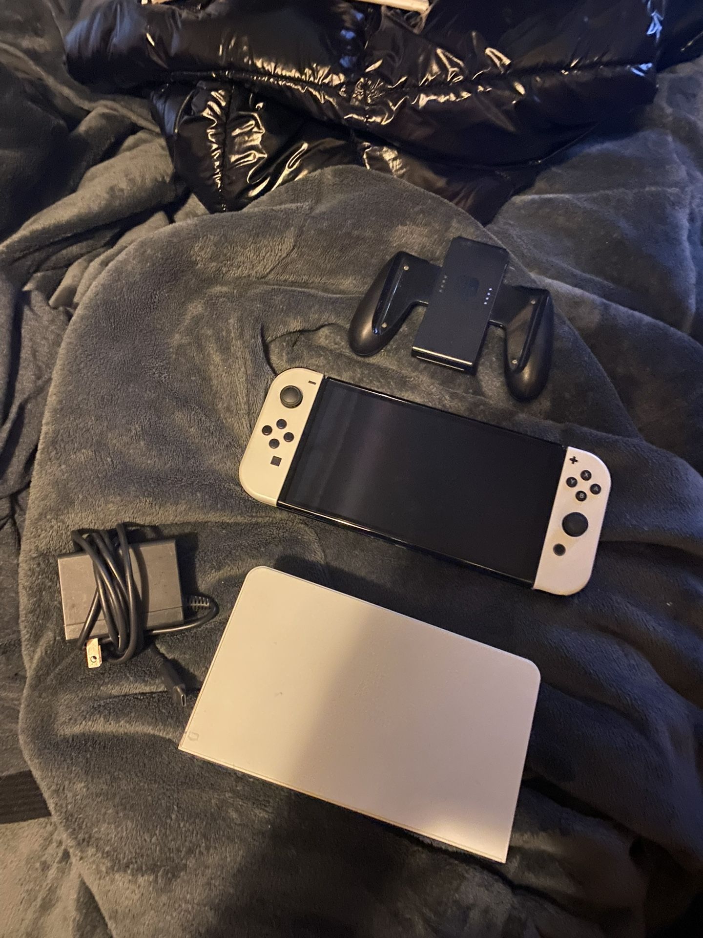 nintendo switch oled white controllers