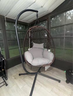 Hanging egg chair