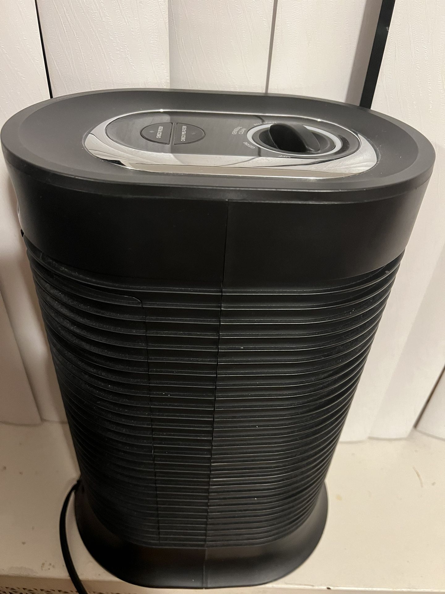 Honeywell HPA060 HEPA Tower Air Purifier, Small Rooms (75 sq. ft.), Black