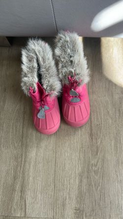 Girls, pink fluffy snow boots size 9
