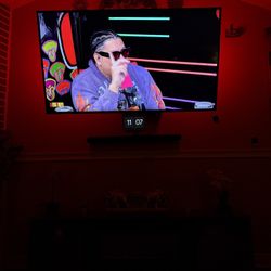 Vizio  77 Inch TV For 350$