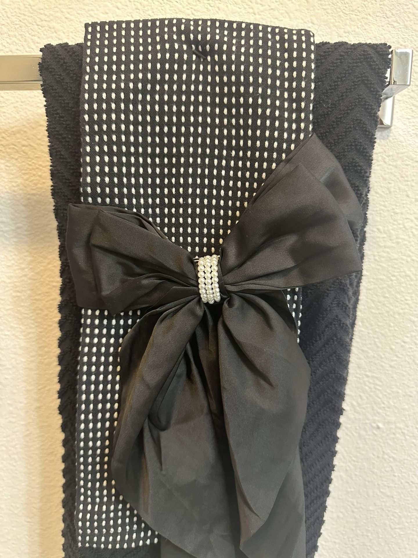 Accent Towels Set - Customized With Black Bow With Pearl Accent