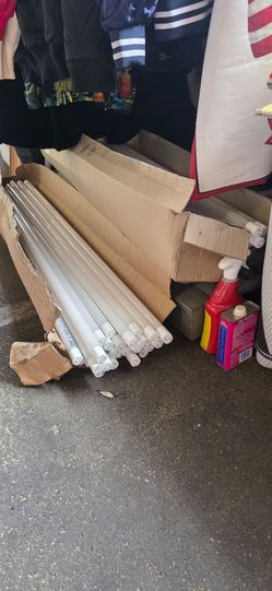 ☆☆ Sylvania 4ft LED T8 Bulbs - $5 Each ☆☆