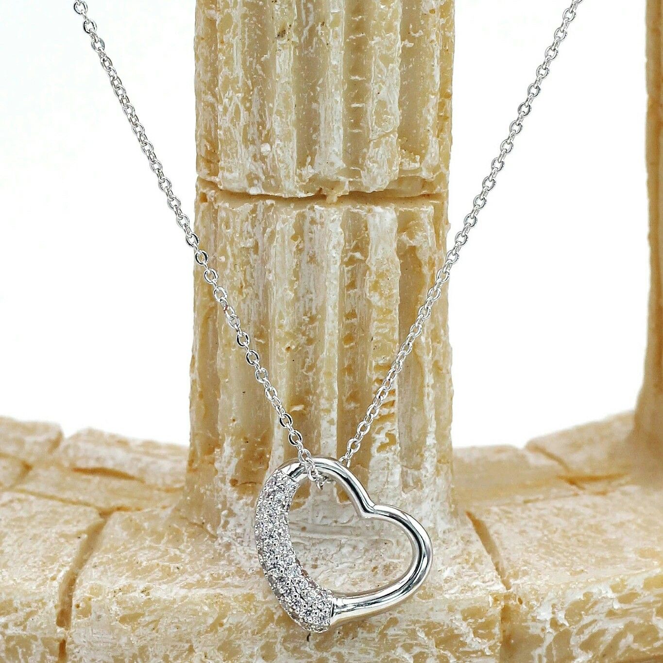 Silver cabinet micro crystal heart necklae