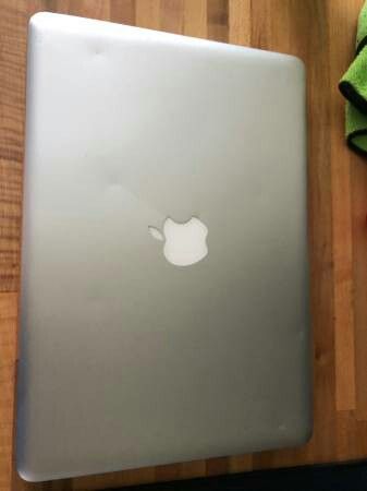 Apple MacBook