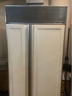 Sub-Zero 642/F Built-In Refrigerator with Custom Panels For Sale