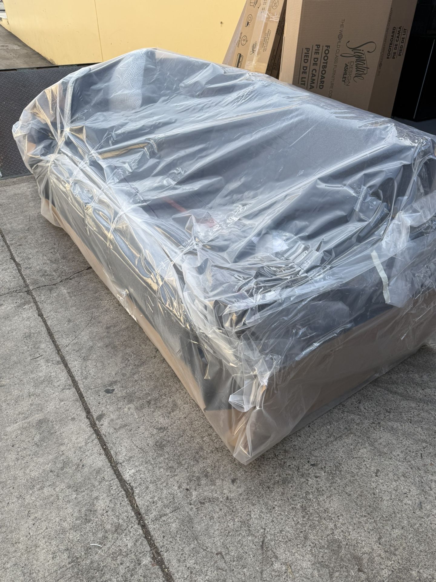 Queen Sleeper Sofa Brand New Ashley Brand 