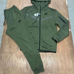 Nike Tech Sweatsuits (S, M, 3X)