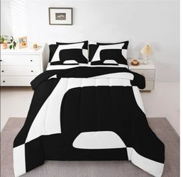 1 Queen Comforter 90"x 90" ), 2 (Matching 2 Pillow Cases 30" x 20")