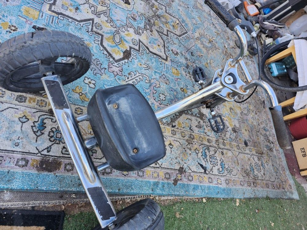 Bike 3WHEEL 16inch  Razor Aut healed Never Flat VERY GOOD CONDITION 